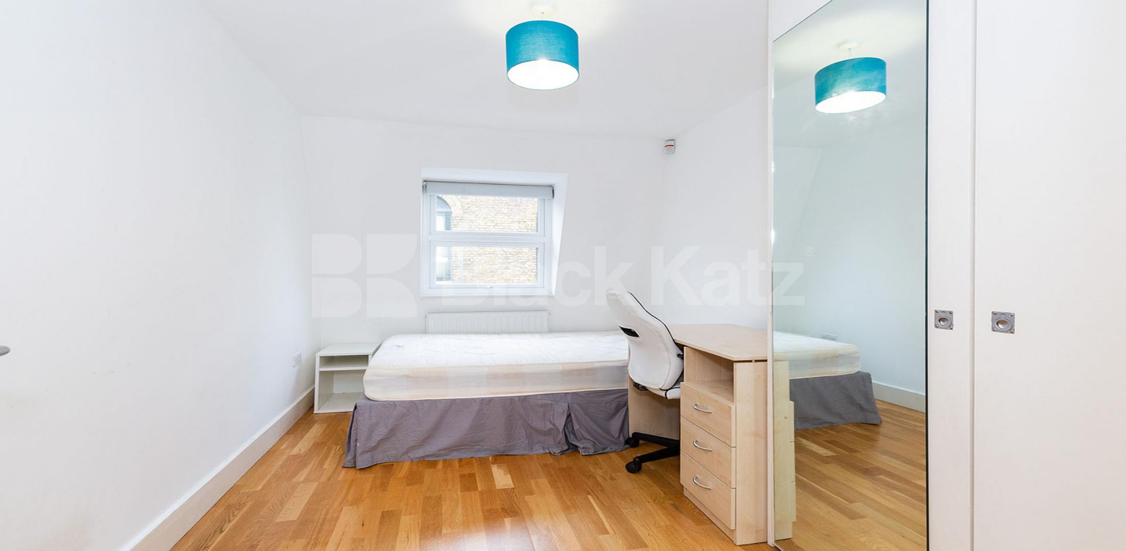 			LUXURY TWO BED TWO BATH  MINUTES TO TUBE!, 2 Bedroom, 2 bath, 1 reception Flat			 Kings Terrace, CAMDEN